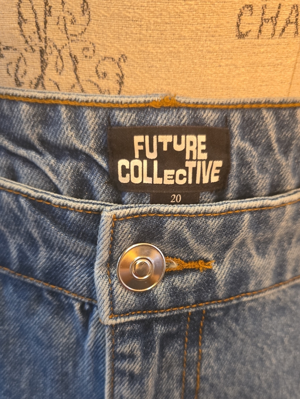 Women's Stud-Embellished Barrel Leg Jeans - Picture 3 of 12